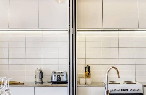 Newton Apartment | Spacious room in the heart of K Road Zodiak Stays