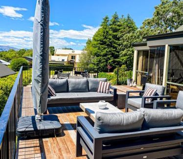 Wanaka House | Spacious Wanaka Escape with Outdoor Living - Rippon Lea