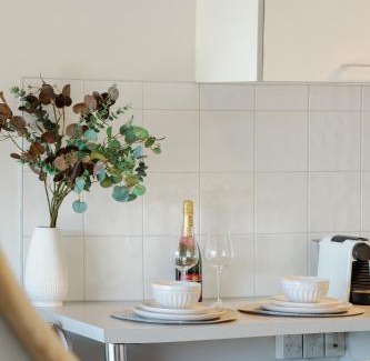 Frankton Apartment | Spectacular Lake Wakatipu Views, Cozy Studio Unit For Couples