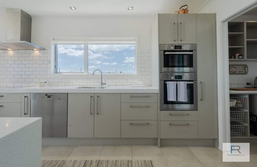 St. Heliers Apartment | Spectacular Views in St Heliers
