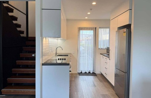 Christchurch City Centre House | Stadium Gatehouse - Bookahome