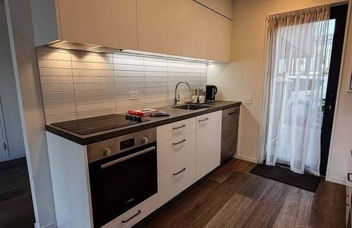 Christchurch City Centre House | Stadium Gatehouse - Bookahome