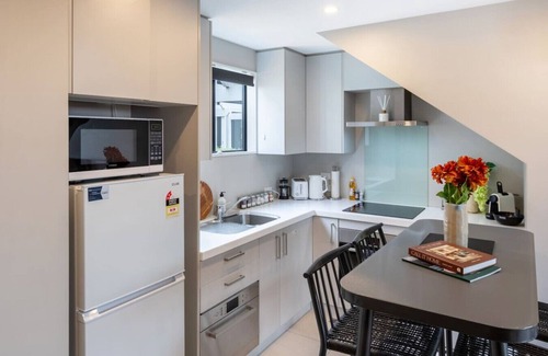Christchurch City Centre House | Stadium Base + Sunny Courtyard Living
