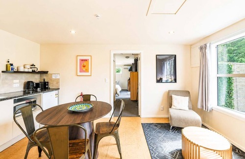 Tekapo House | Stargazing | 2BR + Hot Tub + Parking | Near Church