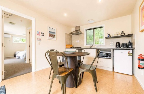 Tekapo House | Stargazing | 2BR + Hot Tub + Parking | Near Church