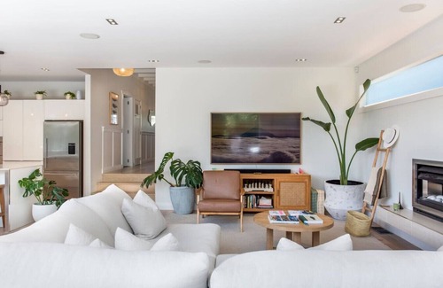 Westmere House | State-Of-The-Art Executive Home | Aircon & Spa