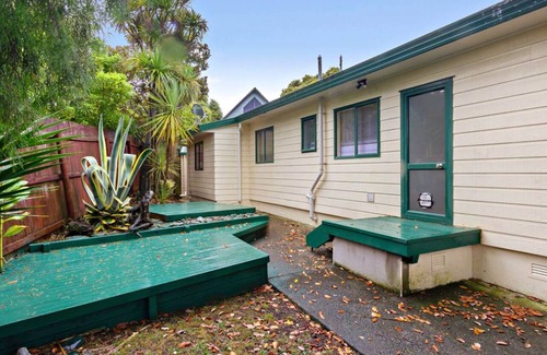 Auckland House | Stay Local, Live Like a Kiwi: Bright & Spacious 3BR Green Home
