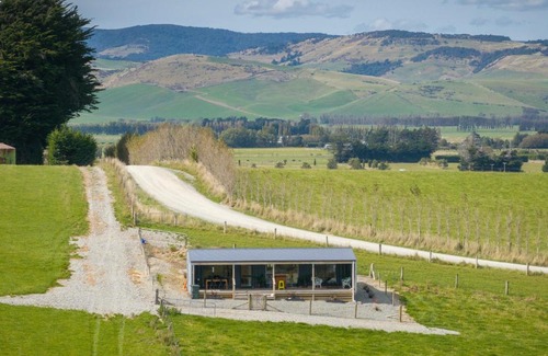 Benmore House | Strathvale River Cottage - Winton Holiday Home