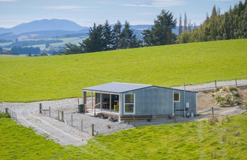 Benmore House | Strathvale River Cottage - Winton Holiday Home