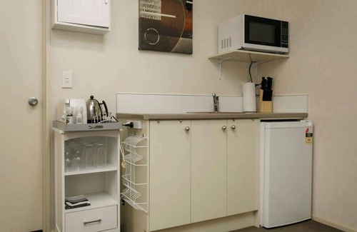 Waipahihi Apartment | Studio 28 Deluxe King Unit
