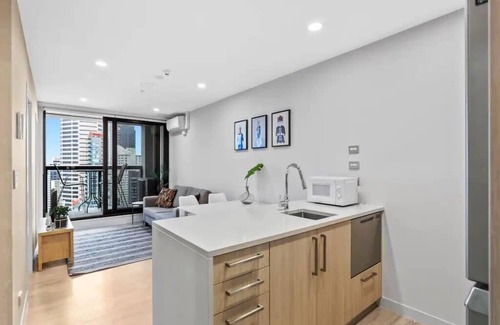 Auckland Central Business District Apartment | Stunning 2BR w/Views Near Sky Tower- Zodiak Stays
