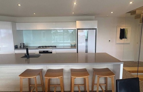 Wellington House | Stunning beachside family retreat