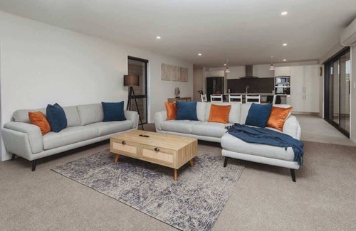 Bell Block House | Stunning New Home with Mt Taranaki Views