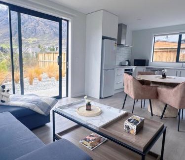Kawarau Falls House | Stunning Remarkable View Unit
