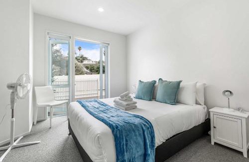 Greenlane - Ellerslie House | Stunning Remuera 3BR with Patio & Parking Zodiak Stays