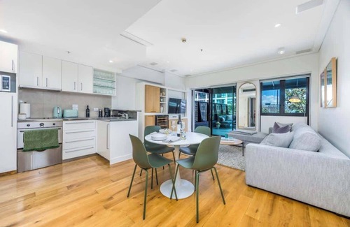 Auckland Central Business District Apartment | Stunning Viaduct Apartment with Harbour views