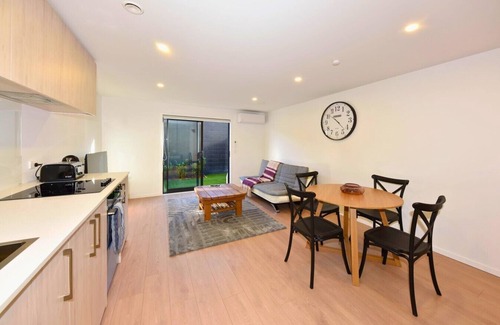 Christchurch City Centre Villa | Stylish 1BR Stay on Moorhouse Avenue