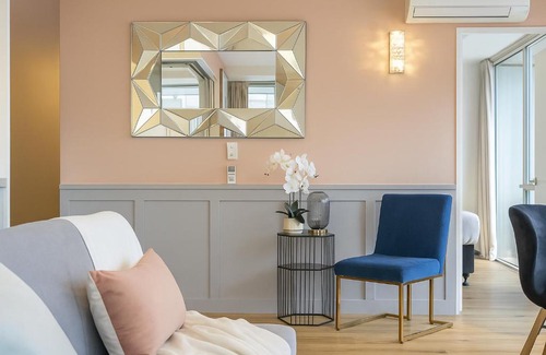 Auckland Central Business District Apartment | Stylish 2 Bedroom Auckland City Retreat - Air-Con & Balcony