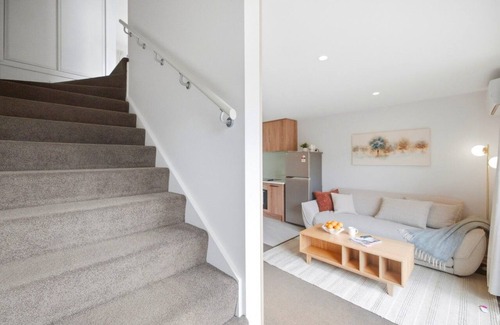 Linwood House | Stylish 3BR Ensuite, CBD, Car Park, Stadium Nearby