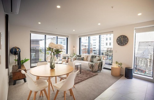 Christchurch City Centre Apartment | Stylish Central City Apartment - 2BR - In the heart of Christchurch