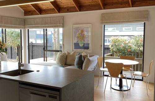 Omaha House | Stylish child friendly beach home at Omaha