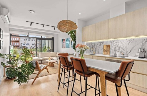 Eden Terrace Apartment | Stylish city retreat, coffee machine, balcony and city views and free carpark!