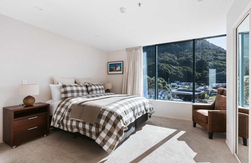 Mount Maunganui Apartment | Stylish Mt Pad Epic Views Walk to Beach & Eats
