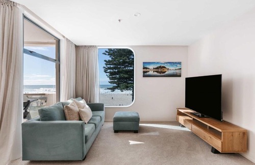 Mount Maunganui Apartment | Stylish Mt Pad Epic Views Walk to Beach & Eats