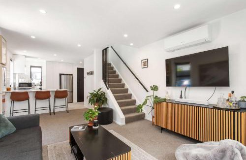 Merivale House | Stylish Rental Merivale - 2BR home