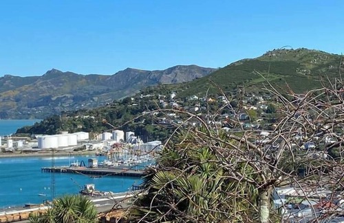 Lyttelton House | Stylish Studio - Free Parking walk to Town and Harbour