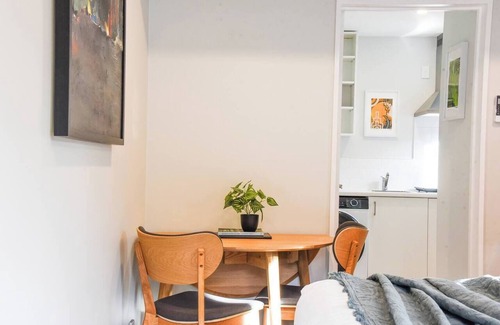 Lyttelton House | Stylish Studio - Free Parking walk to Town and Harbour