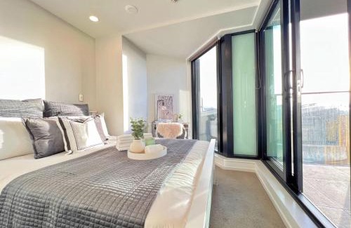 Auckland Central Business District Apartment | Stylish two-bedroom apartment in the city center