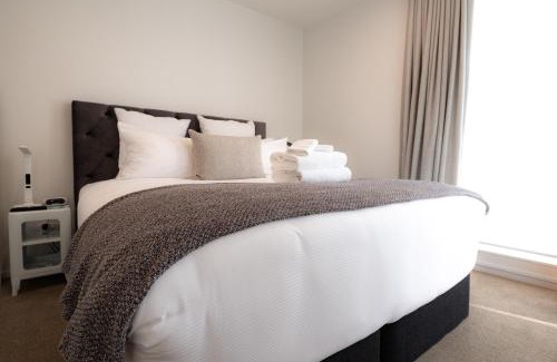Newton Apartment | Stylish Urban Retreat in the Heart of Grafton
