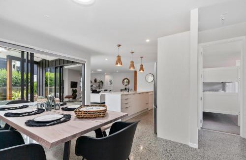 Matakana House | Stylish Villa Escape - Matakana Holiday Home