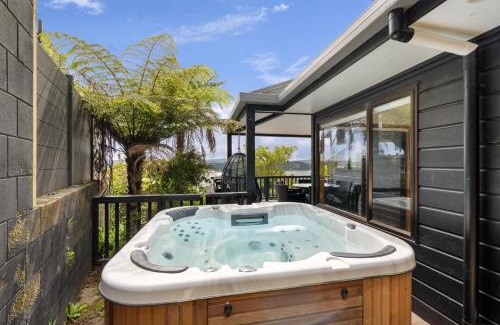 Paihia House | Sullivans Retreat - Paihia Holiday Home