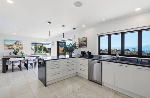 Tasman Apartment | Summer Breeze Staycation