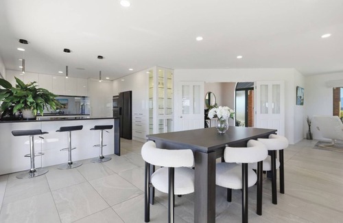 Tasman Apartment | Summer Breeze Staycation