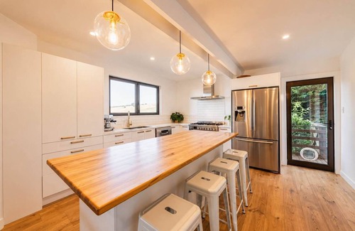 Sumner House | Sumner Beach 3BR | Cecil Wood | Hot Tub & Views
