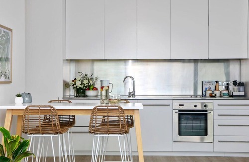 Auckland Central Business District Apartment | Sumptuous Light Filled Place with Aircon & Carpark