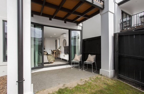 Riccarton Apartment | Sun Filled Living Hagley Park Hospital 2BR 2BA