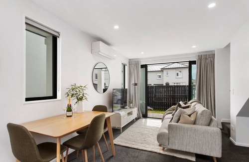 Riccarton Apartment | Sun Filled Living Hagley Park Hospital 2BR 2BA