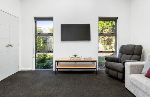 Papamoa Beach House | Sun & Surf Stay - Papamoa Holiday Home