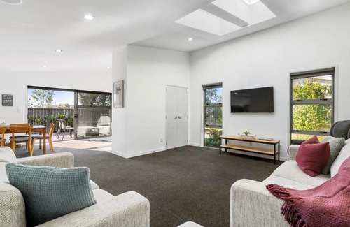 Papamoa Beach House | Sun & Surf Stay - Papamoa Holiday Home