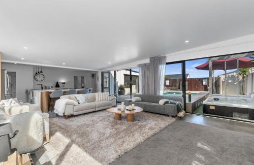 Mangawhai Heads House | Sunkissed Pool Villa - Mangawhai Holiday Home