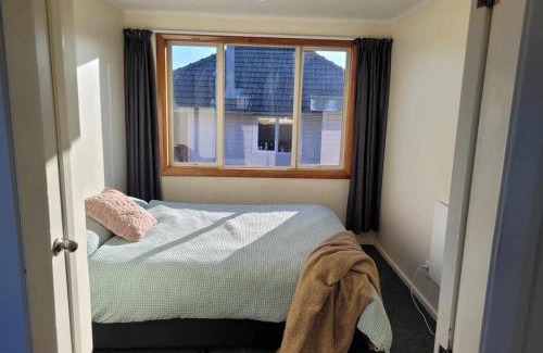 Dunedin House | Sunny 3 bedroom house, huge deck and new bathroom