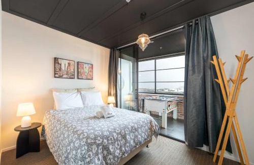 Petone Apartment | Sunny 3BR Petone Apt - Close to Shops Transit