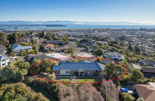 Nelson House | Sunny Bayview Retreat