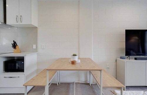 Greenlane Apartment | Sunny Greenlane Gem with Parking and Air-Con
