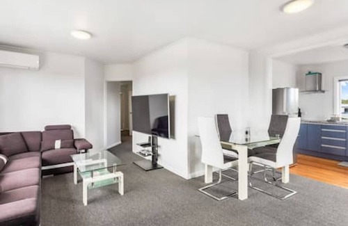 Henderson Apartment | Sunny Renovated Home w Views | Parking | Netflix