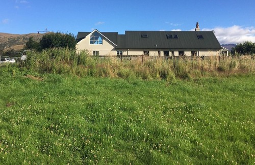 Frankton House | Sunny Riverside